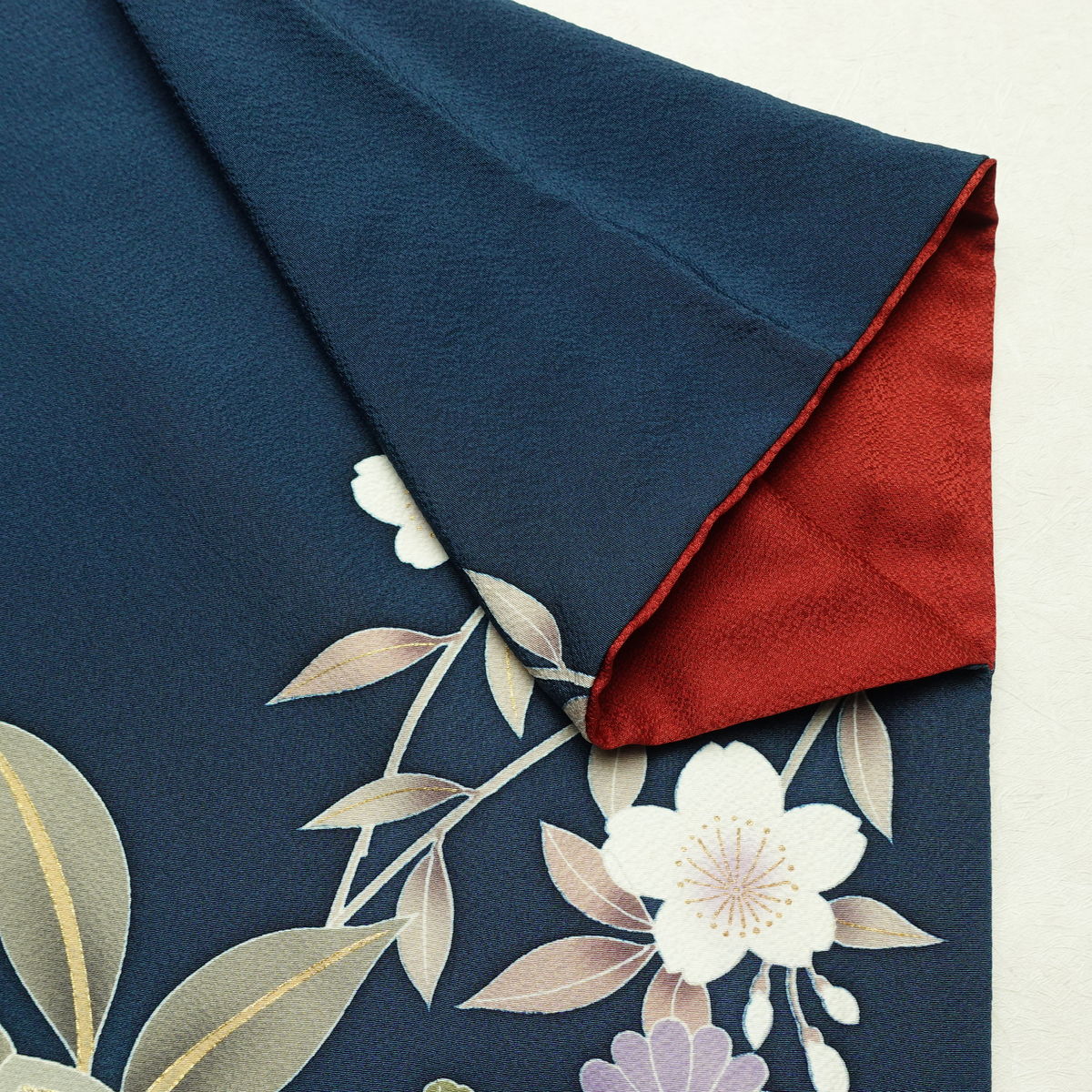 振袖 良品 縮緬 金駒刺繍 正絹 花柄 袷仕立て 身丈158cm 裄丈65cm リサイクル着物 着物 箔 金彩 成人式 二十歳 二十歳の集い フォーマル 菊 桜 青・紺_画像17