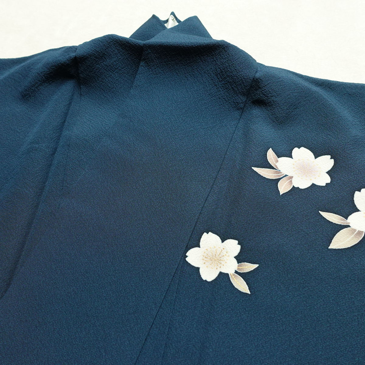 振袖 良品 縮緬 金駒刺繍 正絹 花柄 袷仕立て 身丈158cm 裄丈65cm リサイクル着物 着物 箔 金彩 成人式 二十歳 二十歳の集い フォーマル 菊 桜 青・紺_画像19