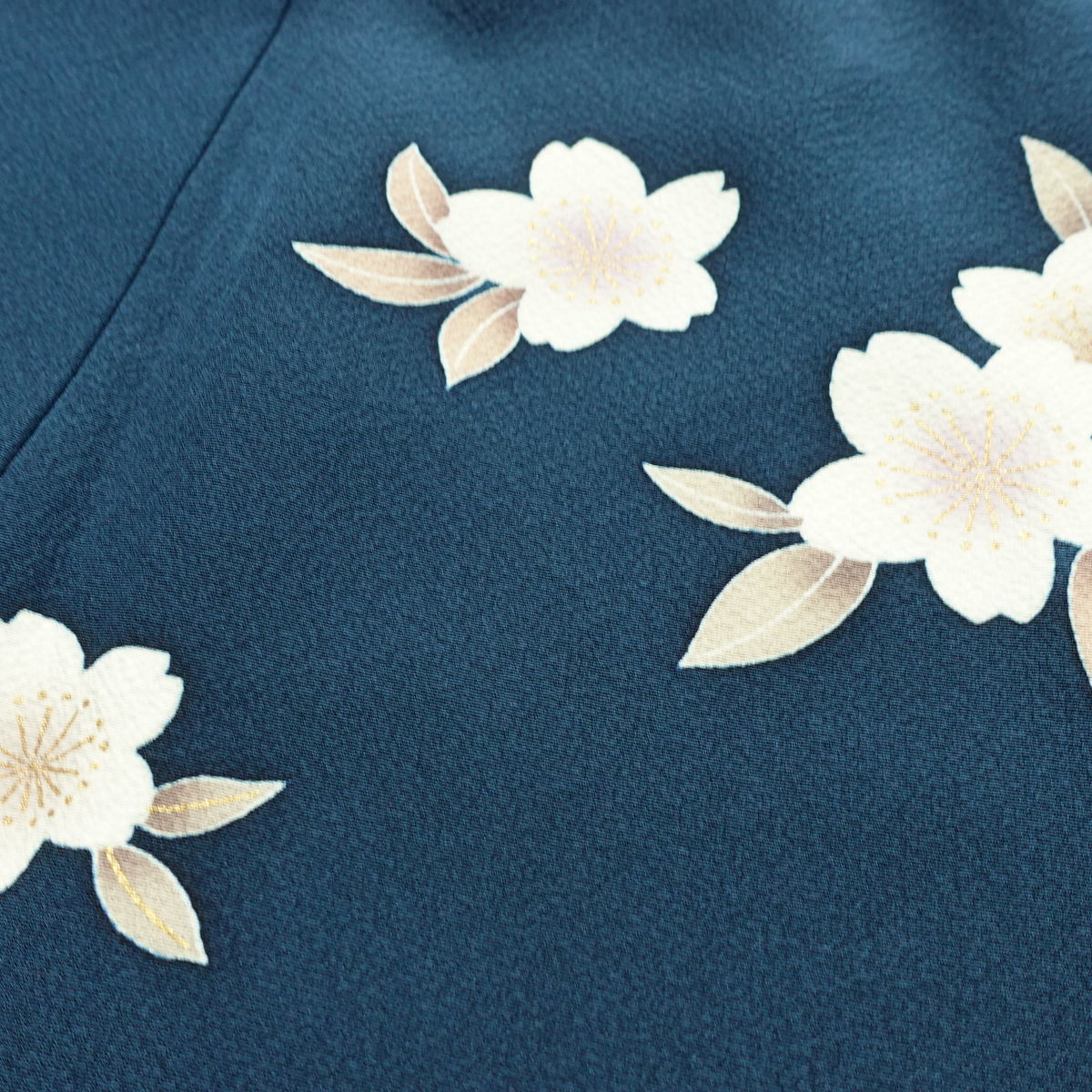 振袖 良品 縮緬 金駒刺繍 正絹 花柄 袷仕立て 身丈158cm 裄丈65cm リサイクル着物 着物 箔 金彩 成人式 二十歳 二十歳の集い フォーマル 菊 桜 青・紺_画像20