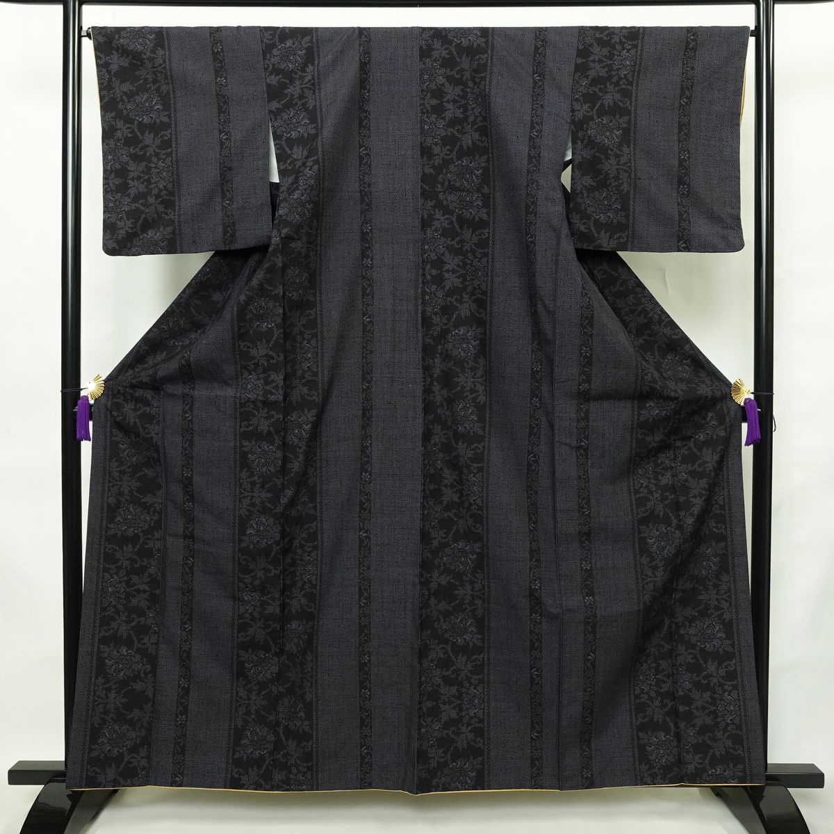 紬 良品 正絹 木の葉・植物柄 袷仕立て 身丈160.5cm 裄丈66cm リサイクル着物 着物 青・紺_画像1