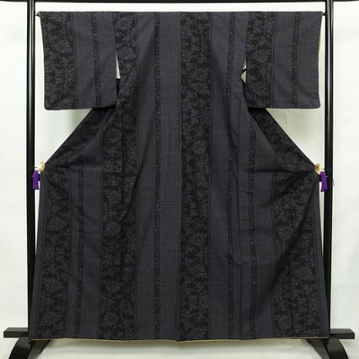 紬 良品 正絹 木の葉・植物柄 袷仕立て 身丈160.5cm 裄丈66cm リサイクル着物 着物 青・紺