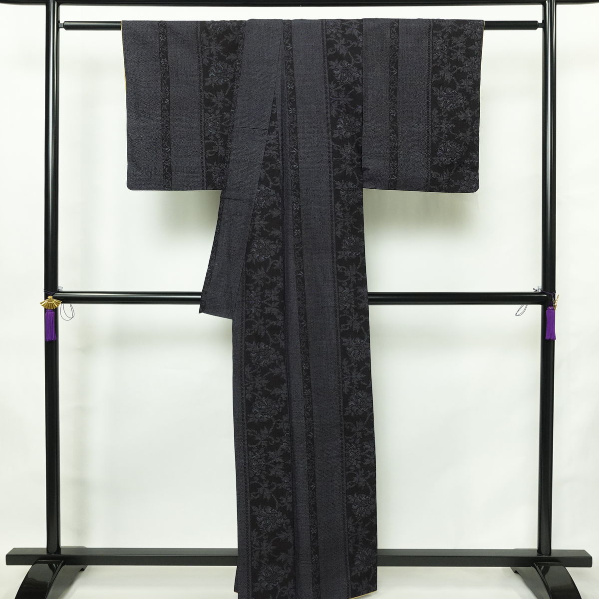 紬 良品 正絹 木の葉・植物柄 袷仕立て 身丈160.5cm 裄丈66cm リサイクル着物 着物 青・紺_画像2