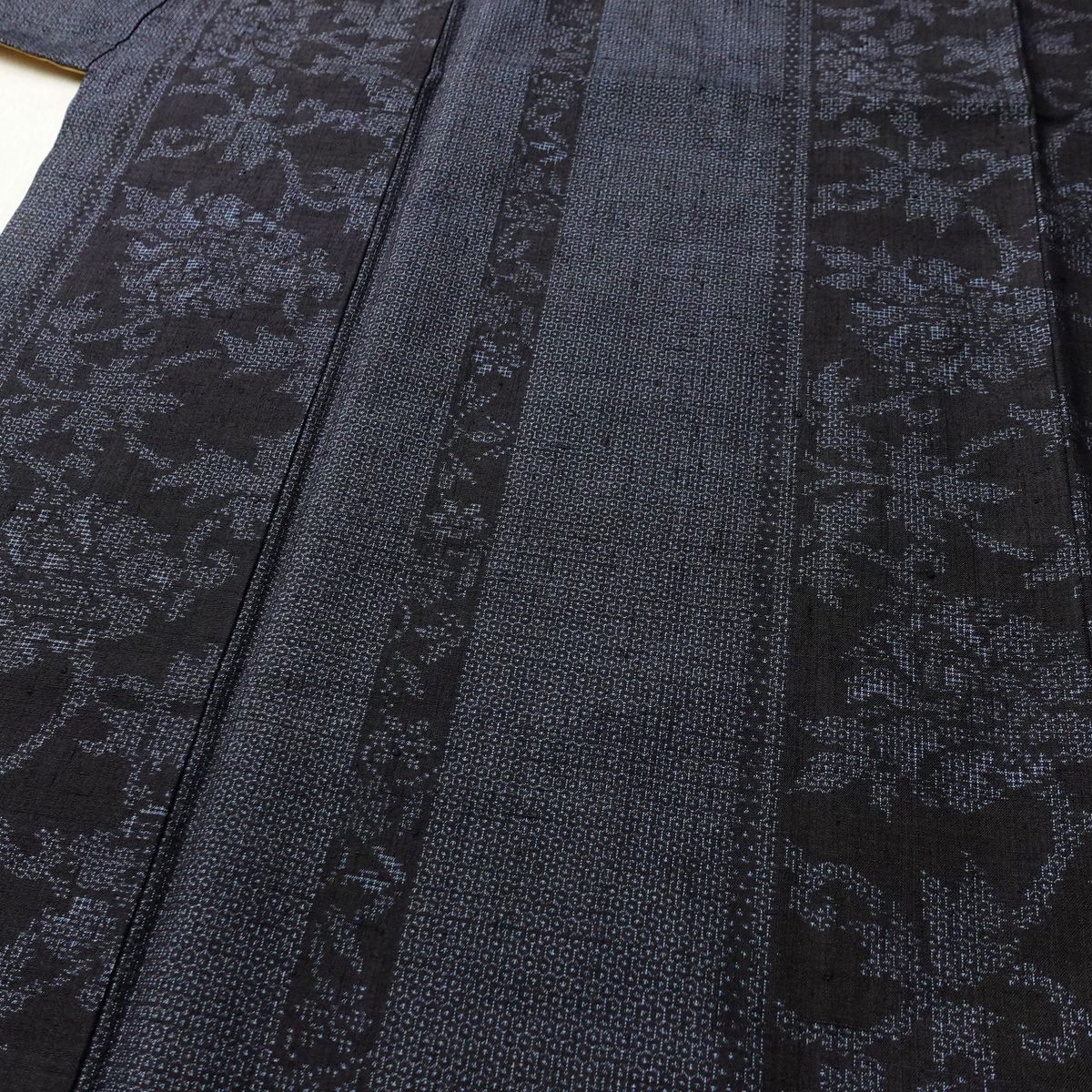 紬 良品 正絹 木の葉・植物柄 袷仕立て 身丈160.5cm 裄丈66cm リサイクル着物 着物 青・紺_画像5