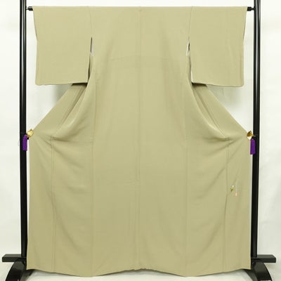 色無地 良品 落款入り 縮緬 一つ紋付き 正絹 無地 袷仕立て 身丈165cm 裄丈63.5cm リサイクル着物 着物 共八掛 お茶会 フォーマル ベージュ