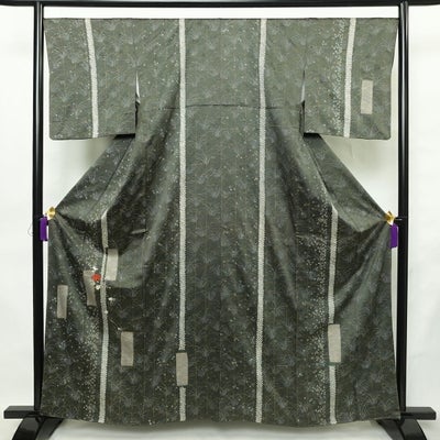 付け下げ 絞り 正絹 木の葉・植物柄 袷仕立て 身丈160cm 裄丈67cm リサイクル着物 着物 刺繍 箔 金彩 緑・うぐいす色