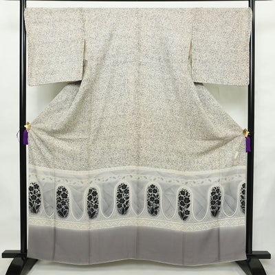訪問着 良品 落款入り しつけ糸付き 正絹 花柄 袷仕立て 身丈161.5cm 裄丈70cm リサイクル着物 着物 銀彩 入学式 卒業式 七五三 お宮参り フォーマル モダン 洒落 白