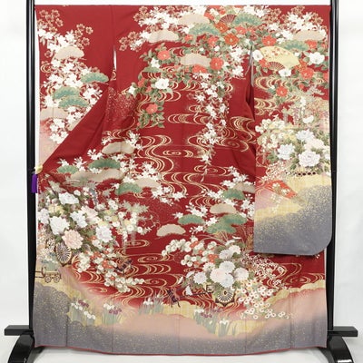 振袖 良品 金駒刺繍 正絹 花柄 袷仕立て 身丈166.5cm 裄丈67.5cm リサイクル着物 着物 箔 金彩 成人式 二十歳 二十歳の集い フォーマル 華やか 扇子 松 菊 桜 芍薬 椿 菖蒲 小豆・エンジ