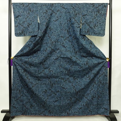 紬 良品 しつけ糸付き 正絹 木の葉・植物柄 袷仕立て 身丈166.5cm 裄丈66cm リサイクル着物 着物 青・紺