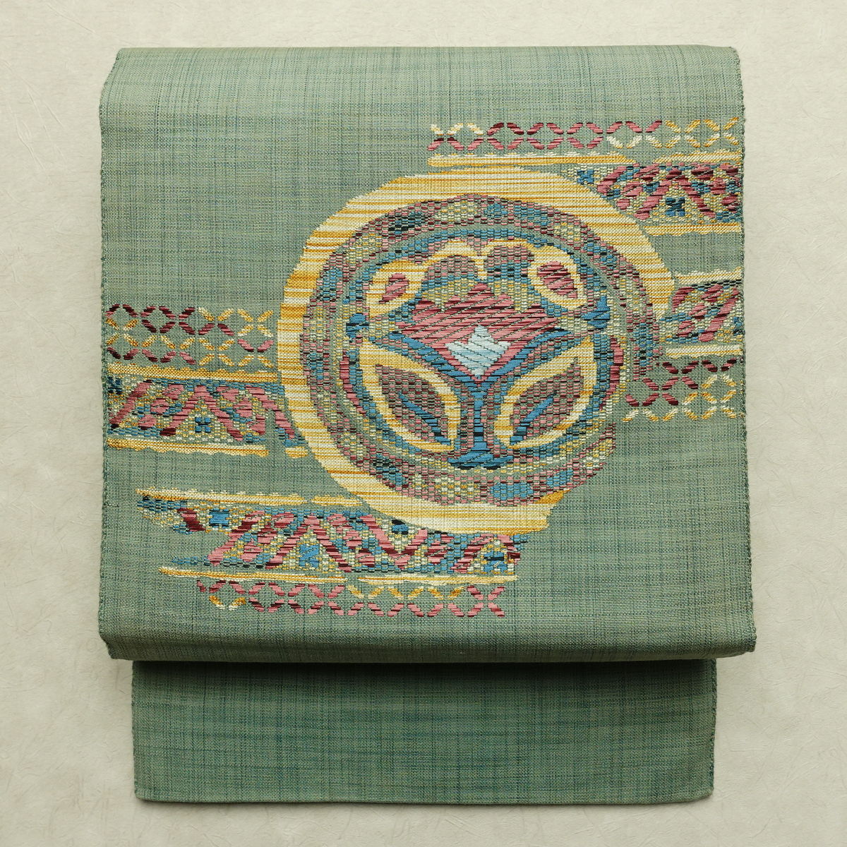 名古屋帯 犬張子刺繍 雪輪文様 干支文字 緑色 正絹 九寸なごや帯 六通柄 カジュアル 仕立て上がり 着物帯 長さ374.5cm 未使用品 【キモノオフ野々市若松店】 名古屋帯｜KIMONO・OFF キモノオフ【公式】きもの通販サイト - KIMONO