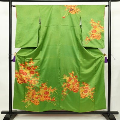 付け下げ 金駒刺繍 一つ紋付き 正絹 古典柄 袷仕立て 身丈154.5cm 裄丈62.5cm リサイクル着物 着物 刺繍 金彩 緑・うぐいす色