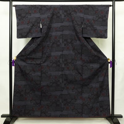 紬 良品 正絹 幾何学柄・抽象柄 袷仕立て 身丈159.5cm 裄丈63.5cm リサイクル着物 着物 モダン 青・紺