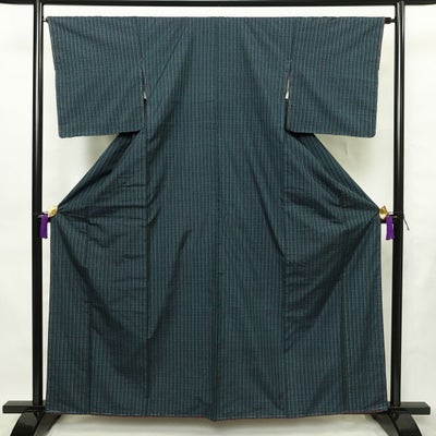 紬 良品 しつけ糸付き 正絹 縞柄・線柄 袷仕立て 身丈161cm 裄丈65cm リサイクル着物 着物 モダン 青・紺