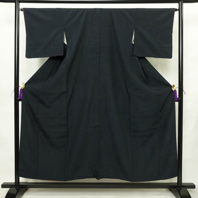 紬 正絹 幾何学柄・抽象柄 袷仕立て 身丈153cm 裄丈64.5cm リサイクル着物 着物 モダン 青・紺