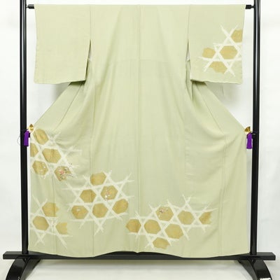 訪問着 良品 絞り 正絹 花柄 袷仕立て 身丈155.5cm 裄丈63.5cm リサイクル着物 一部しつけ糸付き 着物 刺繍 箔 入学式 卒業式 七五三 お宮参り フォーマル 上品 緑・うぐいす色