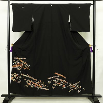 黒留袖 良品 金駒刺繍 五つ紋付き 比翼付き 正絹 古典柄 袷仕立て 身丈155cm 裄丈64cm リサイクル着物 着物 箔 金彩 結婚式 フォーマル 黒