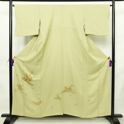 付け下げ 蘇州刺繍 スワトウ刺繍 一つ紋付き 正絹 花柄 袷仕立て 身丈159.5cm 裄丈65cm リサイクル着物 着物 刺繍 共八掛 入学式 卒業式 七五三 お宮参り フォーマル 上品 菊 緑・うぐいす色