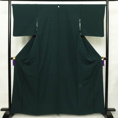 色無地 縮緬 一つ紋付き 正絹 無地 袷仕立て 身丈161.5cm 裄丈66.5cm リサイクル着物 着物 共八掛 お茶会 フォーマル 緑・うぐいす色