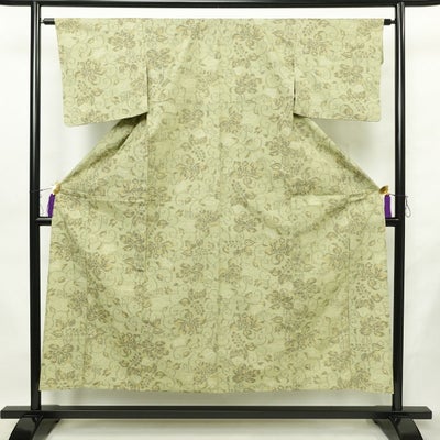 単衣 紬 良品 正絹 木の葉・植物柄 単衣仕立て 身丈152.5cm 裄丈63cm バチ衿仕立て リサイクル着物 着物 緑・うぐいす色