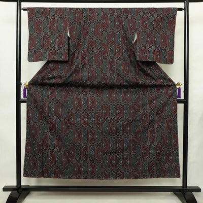 紬 しつけ糸付き 正絹 古典柄 袷仕立て 身丈153.5cm 裄丈63cm リサイクル着物 着物 黒