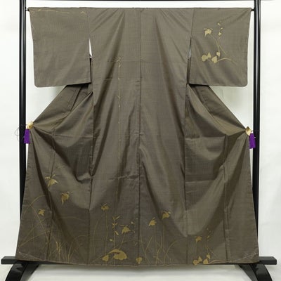 付け下げ 本場縞大島 美品 大島紬 しつけ糸付き 正絹 木の葉・植物柄 袷仕立て 身丈160.5cm 裄丈65.5cm リサイクル着物 着物 モダン 茶