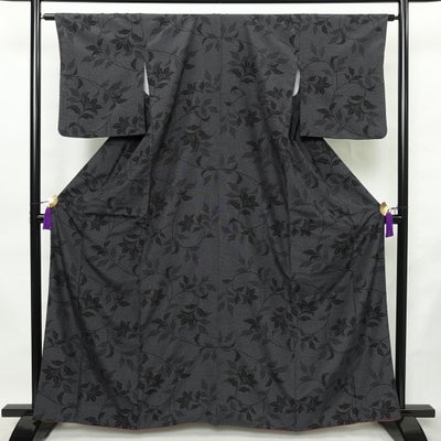 紬 良品 正絹 木の葉・植物柄 袷仕立て 身丈163.5cm 裄丈63.5cm リサイクル着物 着物 青・紺