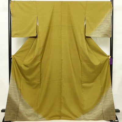 付け下げ 美品 しつけ糸付き トールサイズ 正絹 縞柄・線柄 袷仕立て 身丈170cm 裄丈70.5cm リサイクル着物 着物 モダン ゆったりサイズ 紬地 黄・黄土色