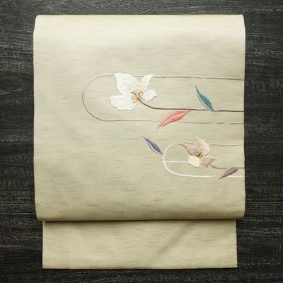 名古屋帯 太鼓柄 美品 正絹 花柄 名古屋仕立て なごや帯 リサイクル帯 帯 刺繍 シンプル 洒落 上品 白