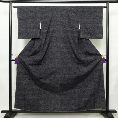 紬 しつけ糸付き 正絹 幾何学柄・抽象柄 袷仕立て 身丈158cm 裄丈62.5cm リサイクル着物 着物 多色使い