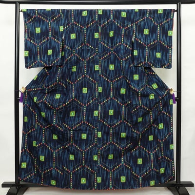 紬 正絹 亀甲柄 袷仕立て 身丈161cm 裄丈65.5cm リサイクル着物 着物 青・紺