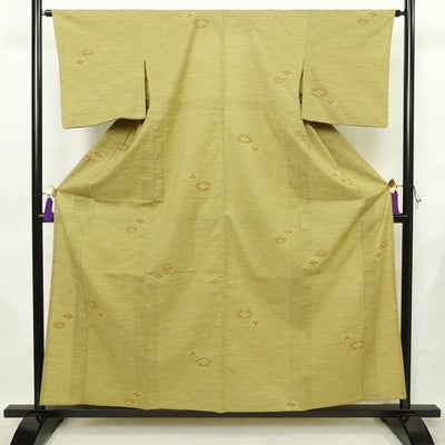単衣 紬 バチ衿仕立て 正絹 古典柄 単衣仕立て 身丈158cm 裄丈64cm リサイクル着物 着物 シンプル 黄・黄土色