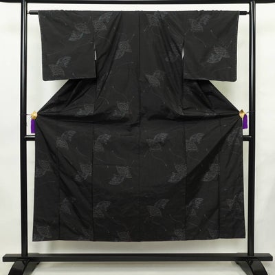 大島紬 証紙なし 正絹 古典柄 袷仕立て 身丈152cm 裄丈62cm リサイクル着物 一部しつけ糸付き 着物 黒