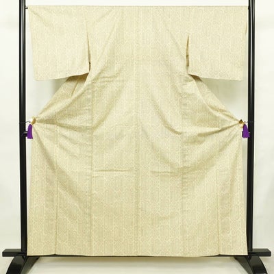 単衣 紬 バチ衿仕立て 正絹 幾何学柄・抽象柄 単衣仕立て 身丈160.5cm 裄丈66cm リサイクル着物 着物 クリーム