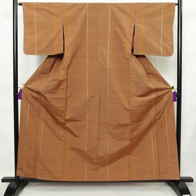 紬 美品 しつけ糸付き 正絹 縞柄・線柄 袷仕立て 身丈159cm 裄丈64.5cm リサイクル着物 着物 茶