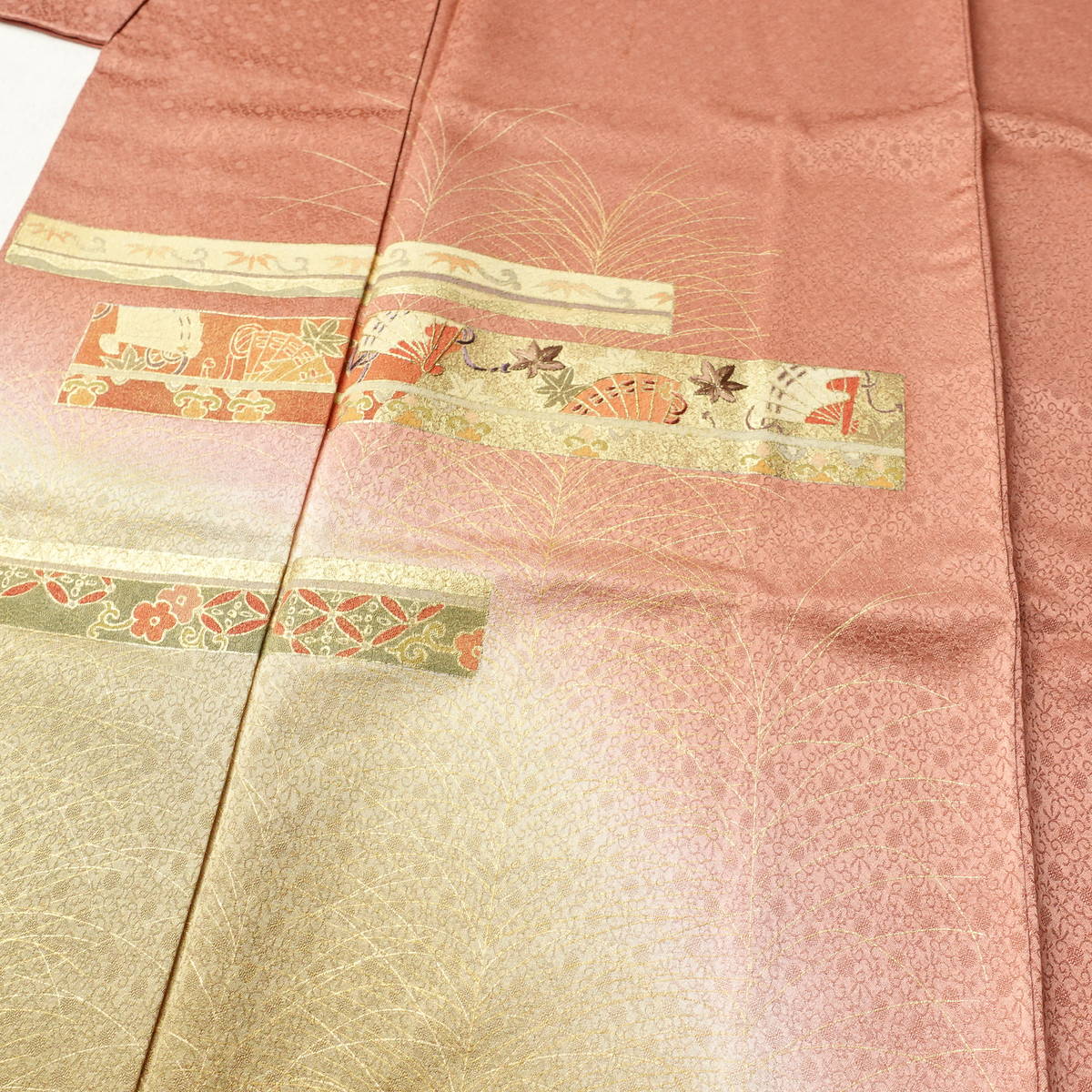 訪問着 一つ紋付き 正絹 古典柄 袷仕立て 身丈159cm 裄丈65cm リサイクル着物 着物 刺繍 箔 金彩 入学式 卒業式 結婚式 七五三 お宮参り フォーマル ピンク_画像5
