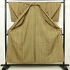 単衣 紬 良品 バチ衿仕立て 正絹 縞柄・線柄 単衣仕立て 身丈153.5cm 裄丈62.5cm リサイクル着物 着物 黄・黄土色_画像3
