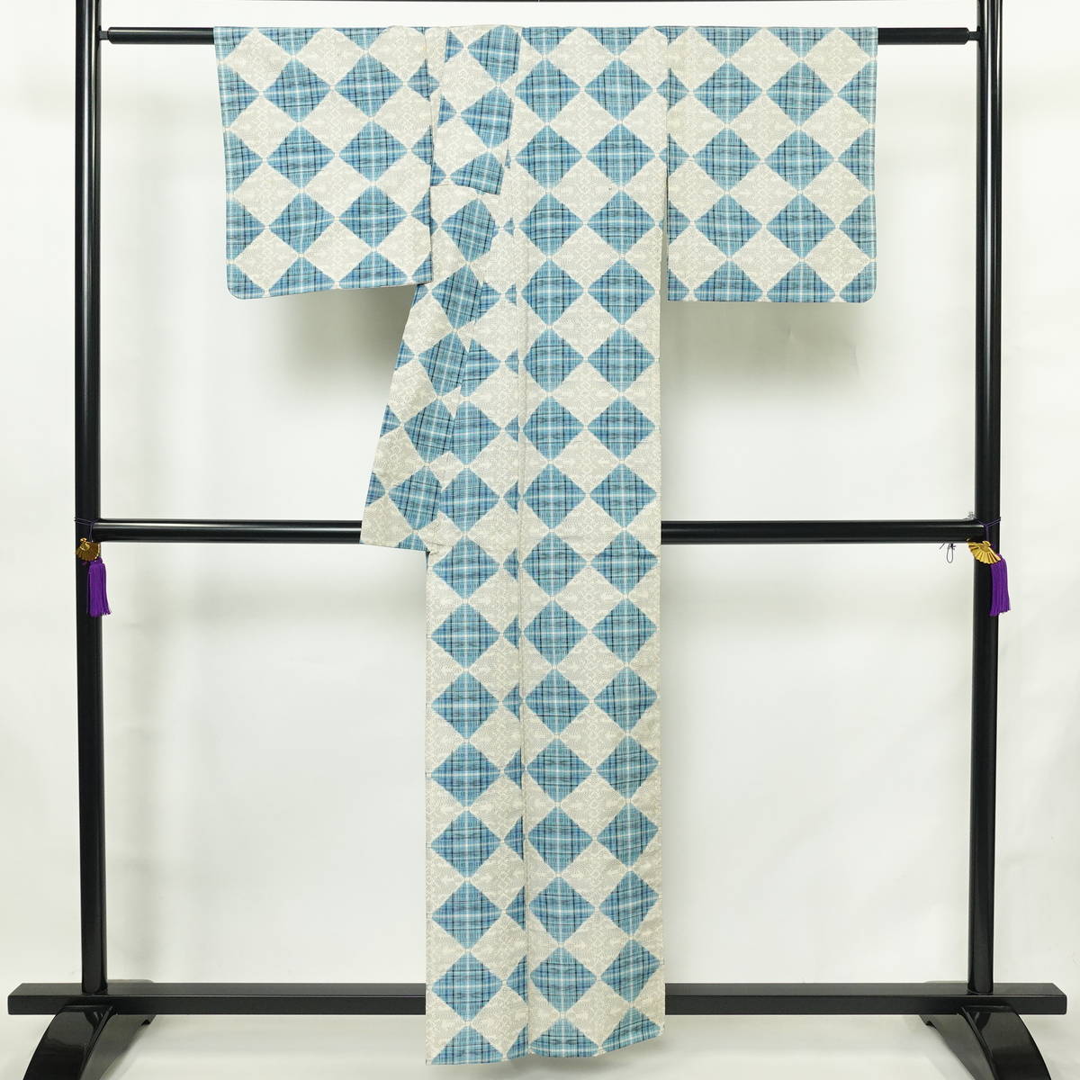 単衣 紬 正絹 幾何学柄・抽象柄 単衣仕立て 身丈156.5cm 裄丈63.5cm リサイクル着物 着物 多色使い_画像2