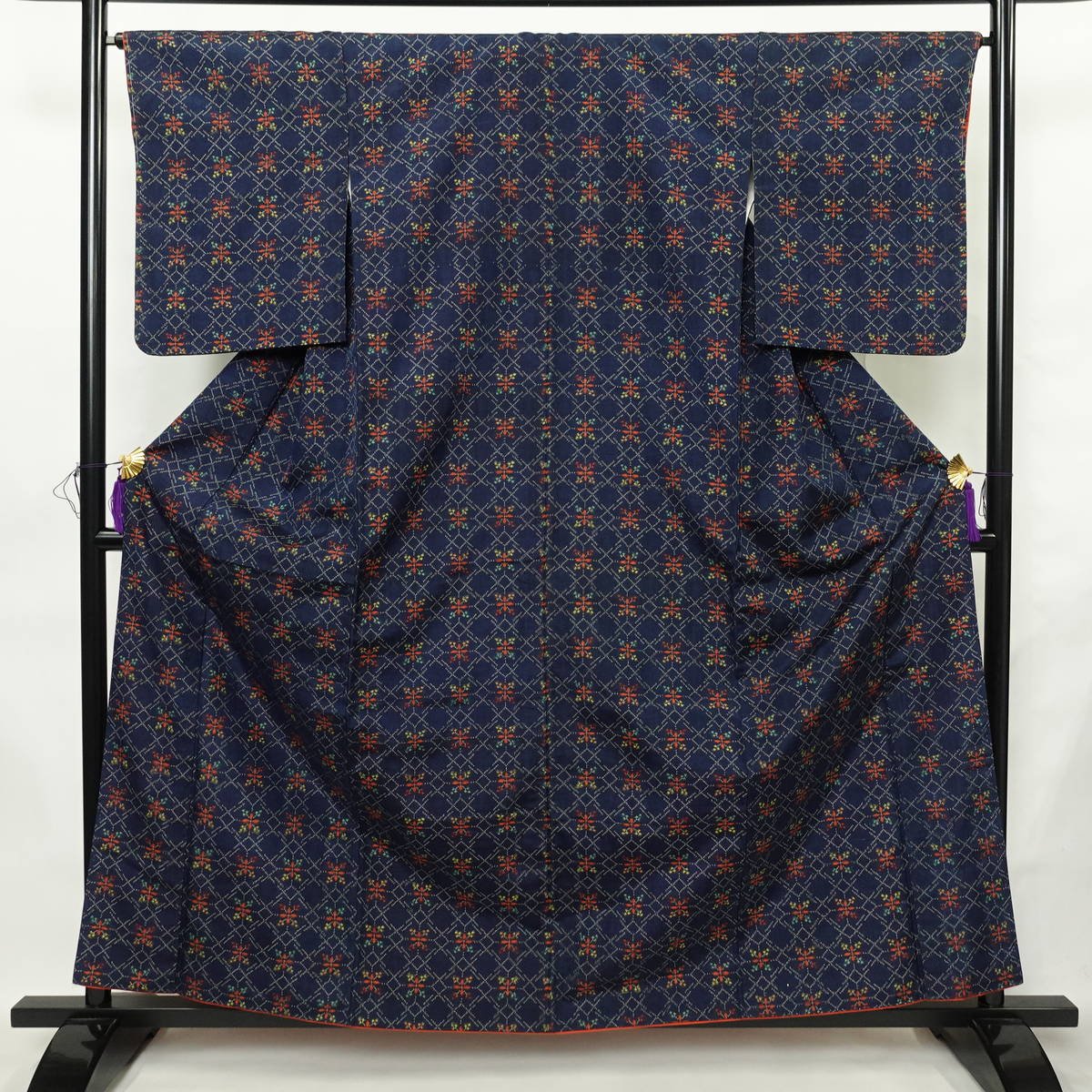 紬 正絹 幾何学柄・抽象柄 袷仕立て 身丈160cm 裄丈65.5cm リサイクル着物 一部しつけ糸付き 着物 青・紺_画像1