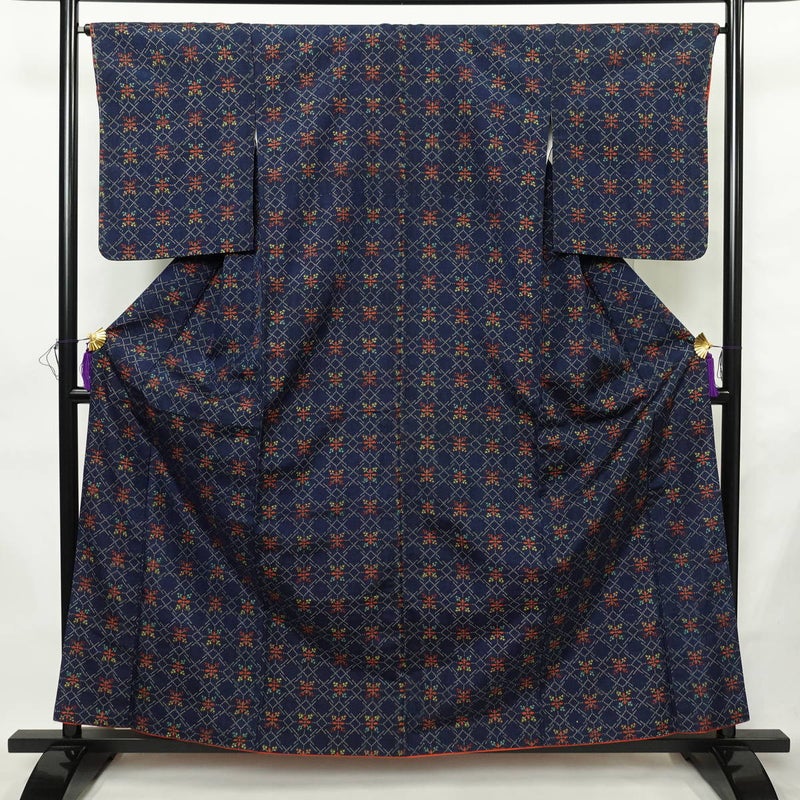 紬 正絹 幾何学柄・抽象柄 袷仕立て 身丈160cm 裄丈65.5cm リサイクル着物 一部しつけ糸付き 着物 青・紺_画像1