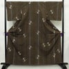 紬 美品 しつけ糸付き 正絹 人物・動物柄 袷仕立て 身丈160cm 裄丈69cm リサイクル着物 着物 茶_画像1