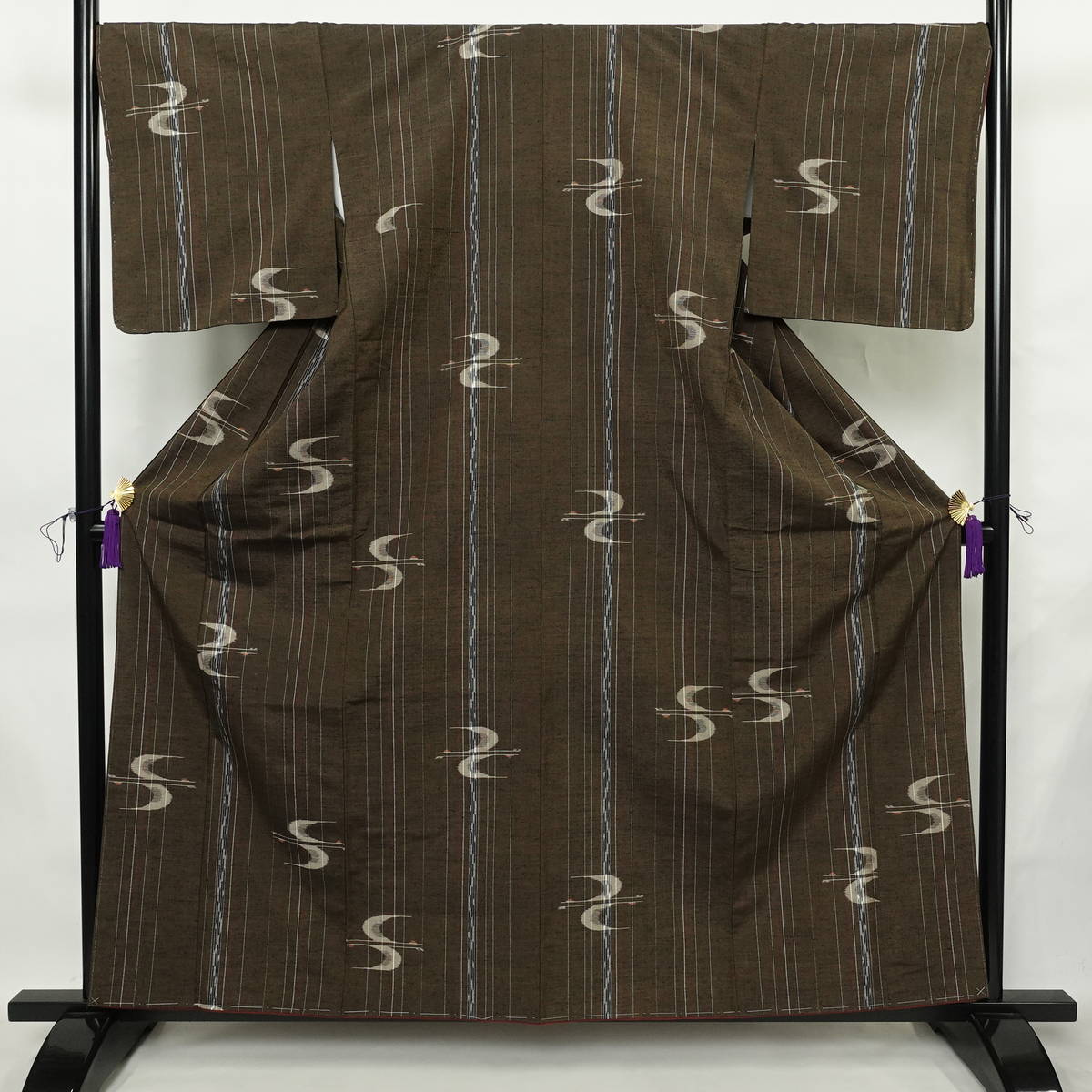 紬 美品 しつけ糸付き 正絹 人物・動物柄 袷仕立て 身丈160cm 裄丈69cm リサイクル着物 着物 茶_画像1