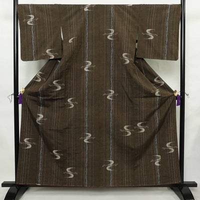 紬 美品 しつけ糸付き 正絹 人物・動物柄 袷仕立て 身丈160cm 裄丈69cm リサイクル着物 着物 茶