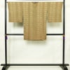 道行コート 美品 しつけ糸付き 正絹 木の葉・植物柄 袷仕立て 身丈92cm 裄丈66.5cm リサイクル着物 着物 黄・黄土色_画像2