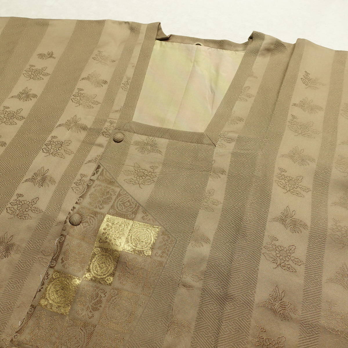 道行コート 美品 しつけ糸付き 正絹 木の葉・植物柄 袷仕立て 身丈92cm 裄丈66.5cm リサイクル着物 着物 黄・黄土色_画像3