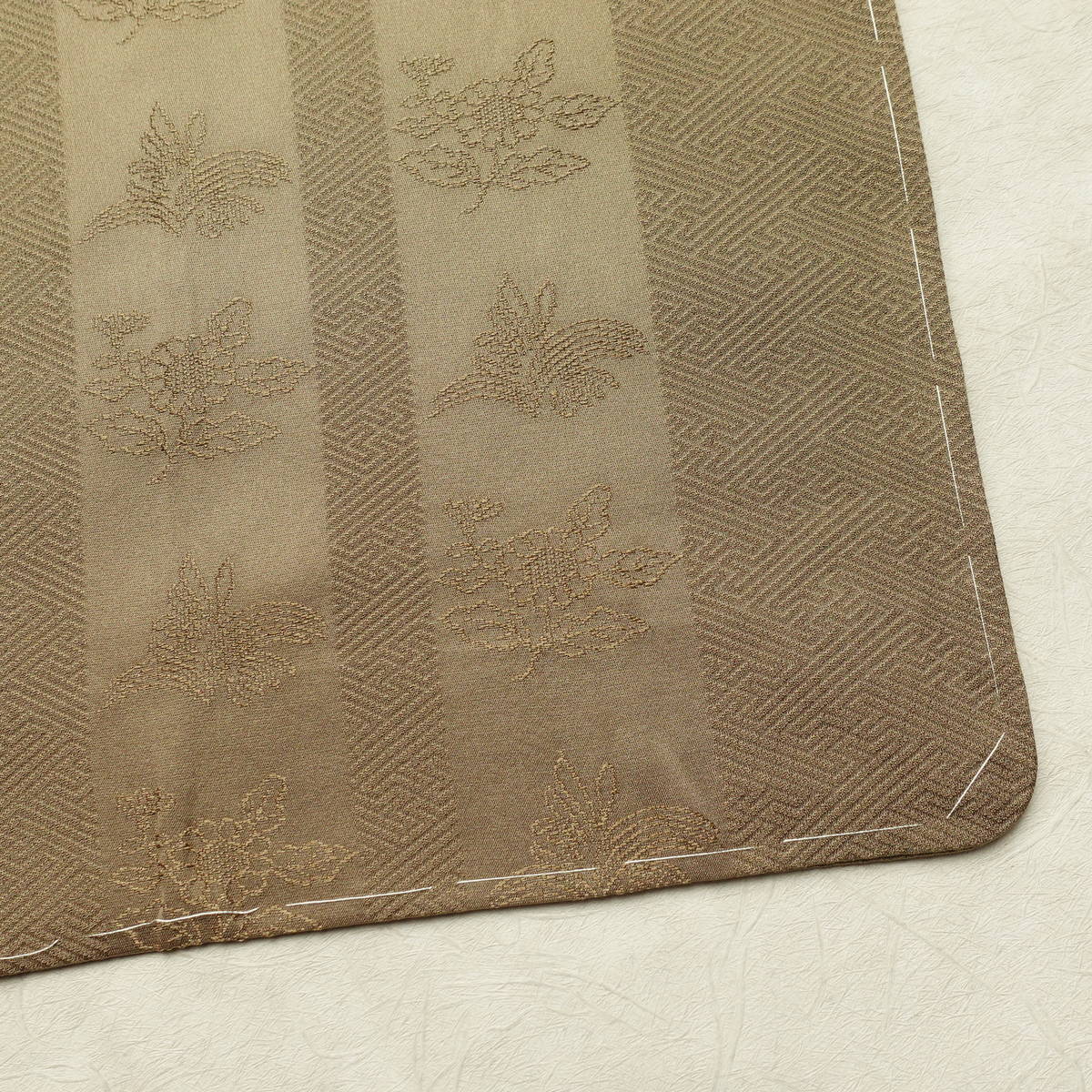 道行コート 美品 しつけ糸付き 正絹 木の葉・植物柄 袷仕立て 身丈92cm 裄丈66.5cm リサイクル着物 着物 黄・黄土色_画像7