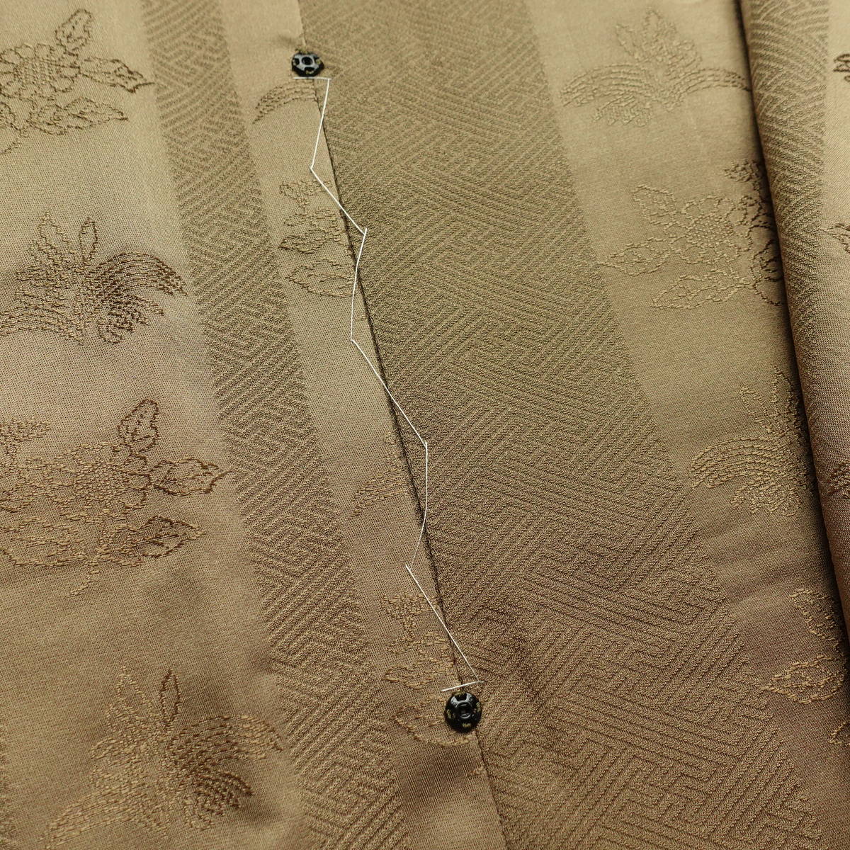 道行コート 美品 しつけ糸付き 正絹 木の葉・植物柄 袷仕立て 身丈92cm 裄丈66.5cm リサイクル着物 着物 黄・黄土色_画像16