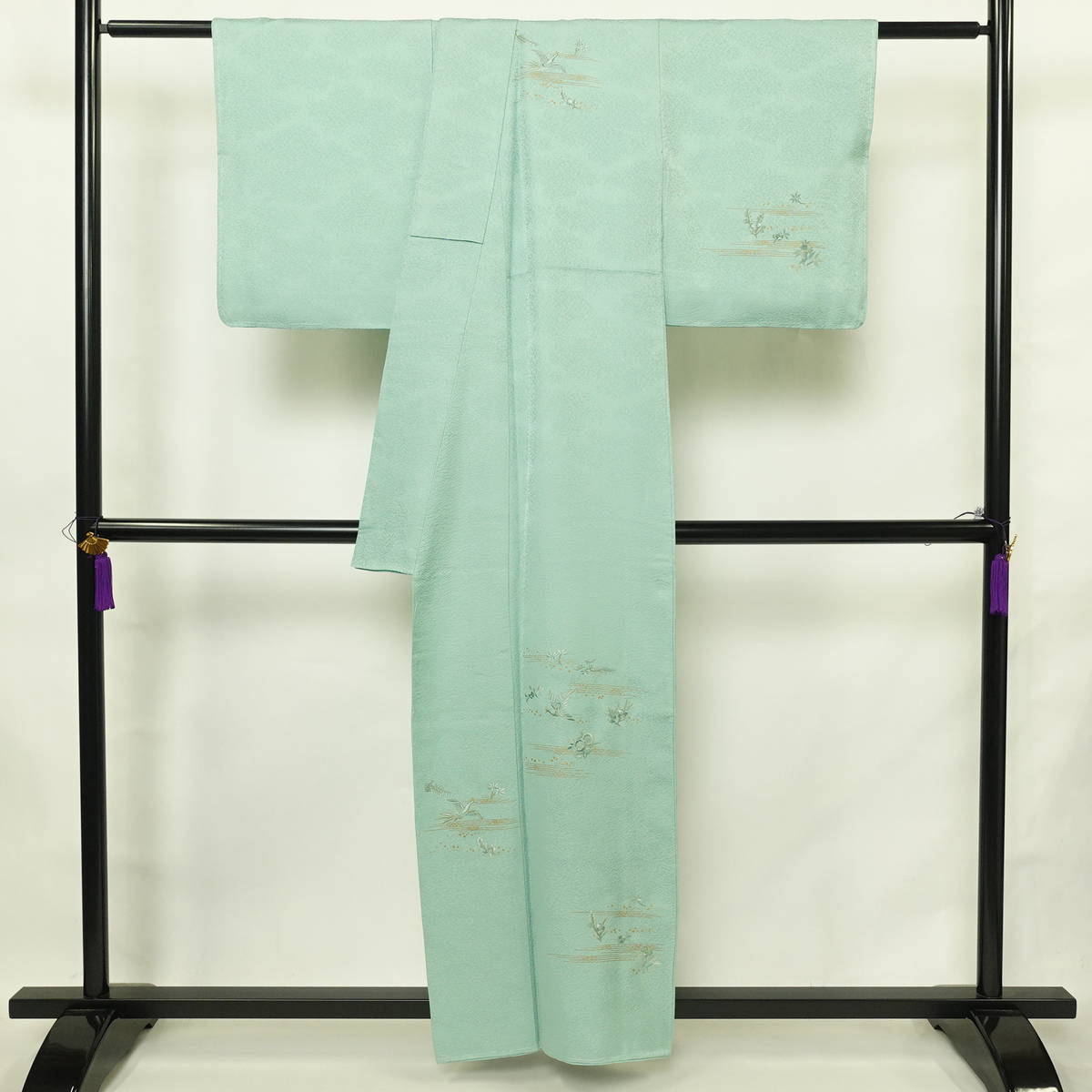 付け下げ 良品 しつけ糸付き 一つ紋付き 正絹 木の葉・植物柄 袷仕立て 身丈159cm 裄丈64.5cm リサイクル着物 着物 刺繍 金糸 入学式 卒業式 結婚式 七五三 お宮参り フォーマル 緑・うぐいす色_画像2