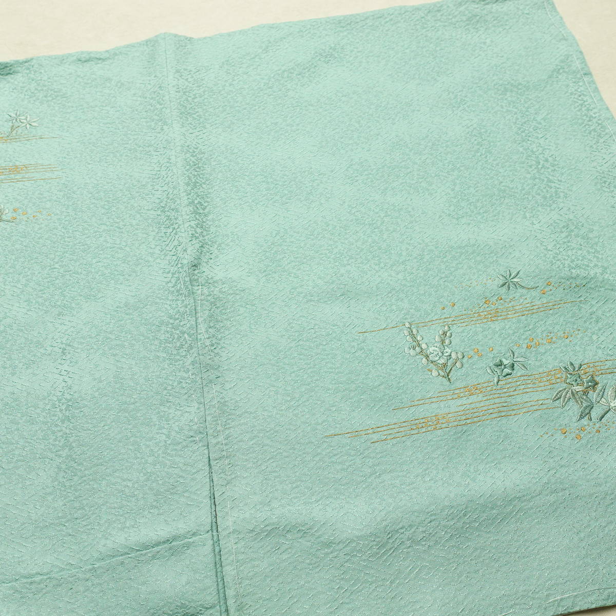 付け下げ 良品 しつけ糸付き 一つ紋付き 正絹 木の葉・植物柄 袷仕立て 身丈159cm 裄丈64.5cm リサイクル着物 着物 刺繍 金糸 入学式 卒業式 結婚式 七五三 お宮参り フォーマル 緑・うぐいす色_画像18