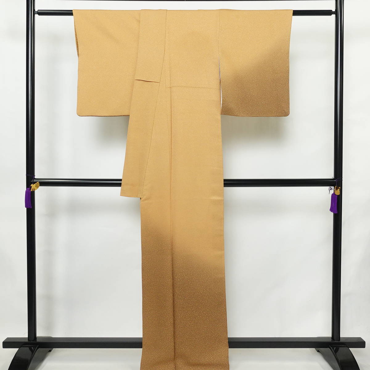 付け下げ 良品 落款入り 正絹 その他の柄 袷仕立て 身丈163.5cm 裄丈64.5cm リサイクル着物 着物 七五三 お宮参り フォーマル シンプル 黄・黄土色_画像2