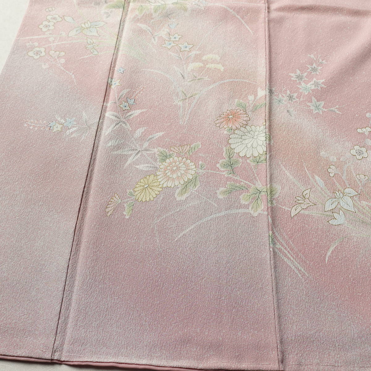 訪問着 伊達襟付き 落款入り しつけ糸付き 正絹 花柄 袷仕立て 身丈162cm 裄丈64cm リサイクル着物 着物 作家物 金彩 入学式 結婚式 七五三 お宮参り フォーマル ピンク_画像4