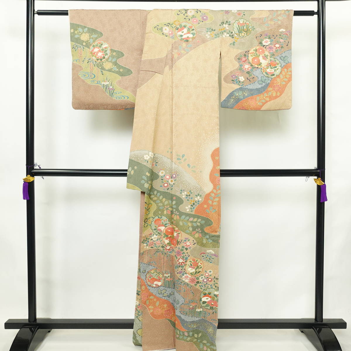 訪問着 正絹 古典柄 袷仕立て 身丈164cm 裄丈67.5cm リサイクル着物 着物 箔 金彩 入学式 結婚式 七五三 お宮参り フォーマル 多色使い_画像2